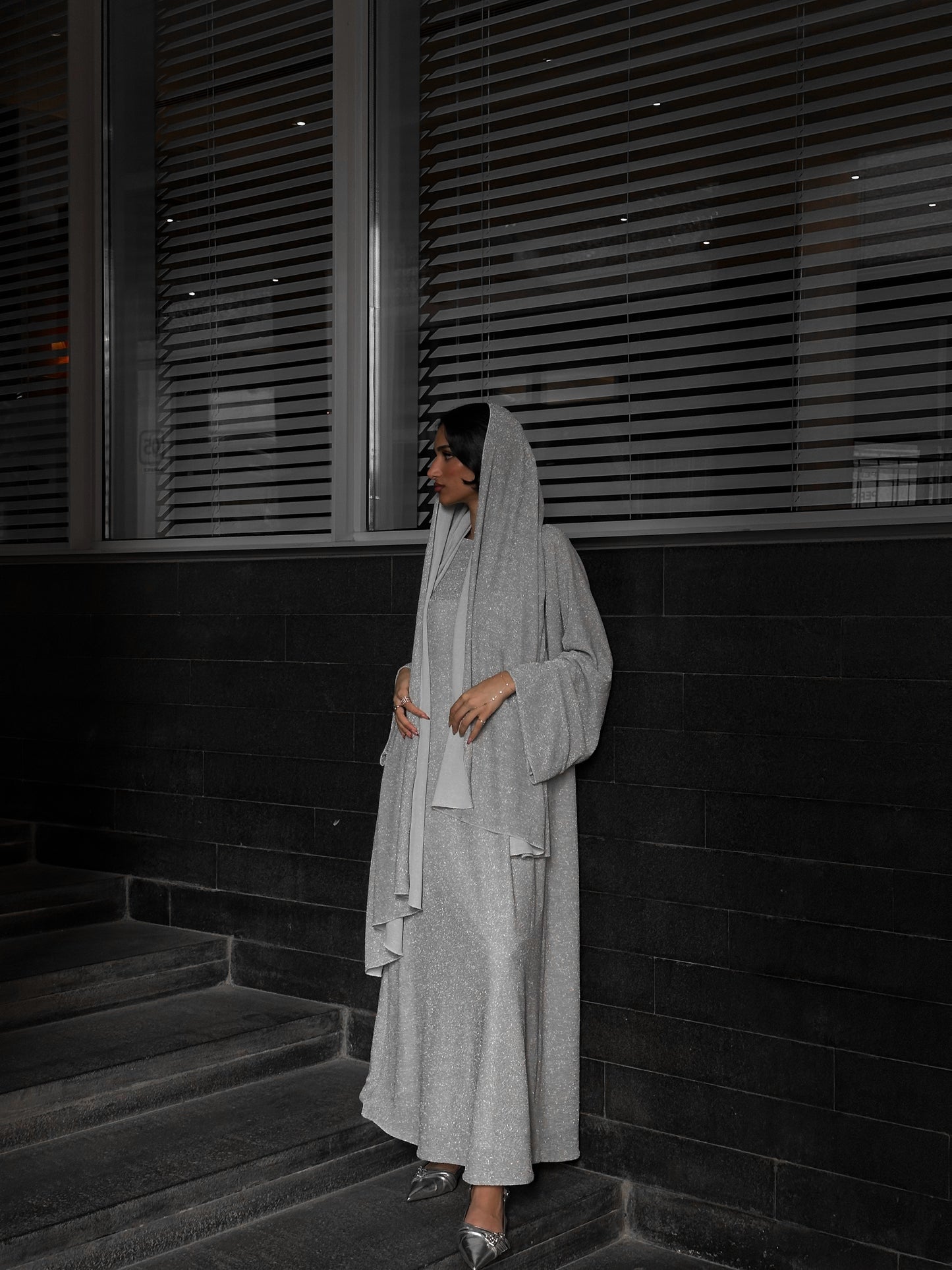 Grey shimmer closed abaya
