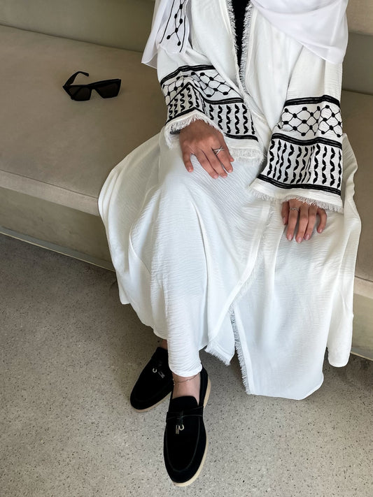 Pre order kuffiyeh white abaya