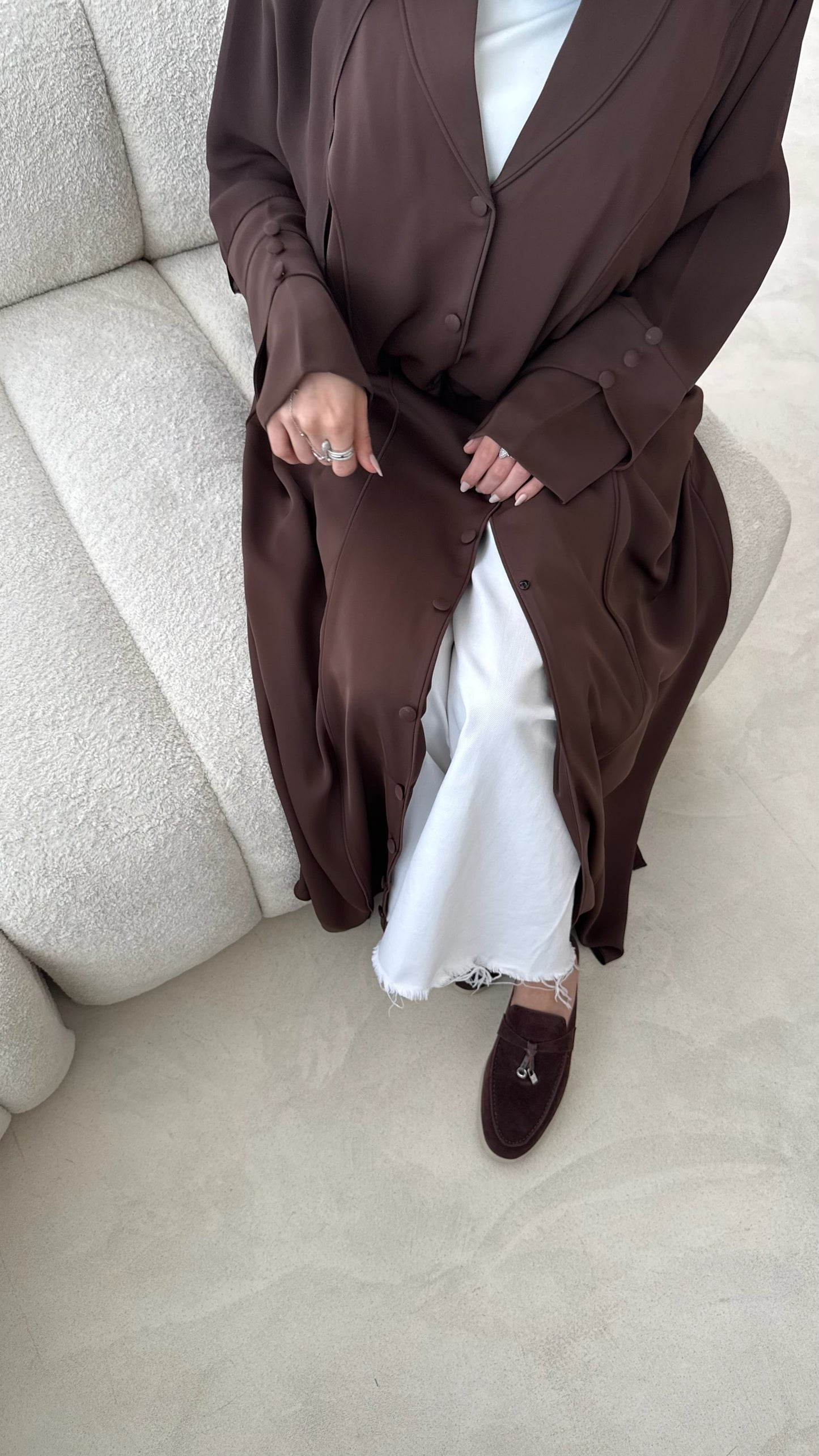 Dana button abaya